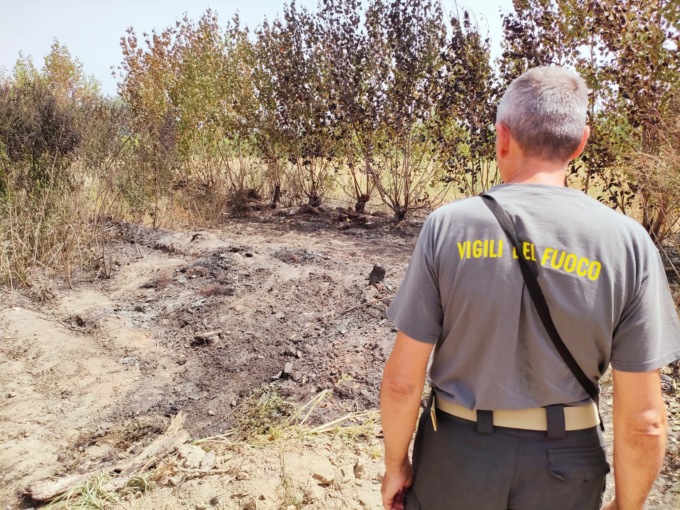 Indagini a 360 gradi per il cadavere carbonizzato trovato a Isola Sant’Antonio