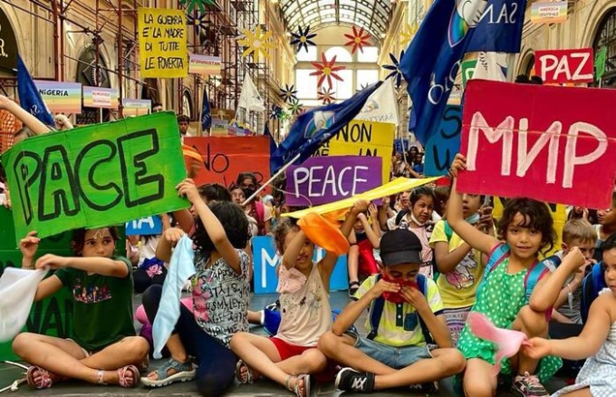 Genova, alla manifestazione di Sant’Egidio i bambini chiedono lo stop a tutte le guerre