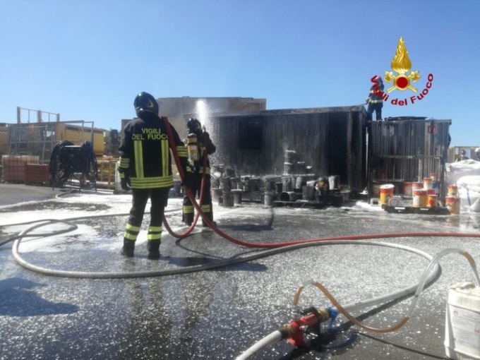 Genova: incendio in Fincantieri. Vigili del fuoco spengono il rogo e lo mettono in sicurezza