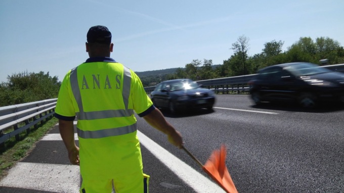 Riaperta la statale 30 a Spigno Monferrato dopo il recupero di un mezzo pesante fuori strada