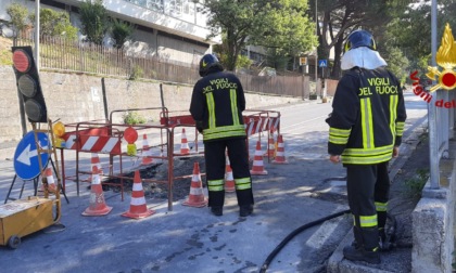 Genova, perdita di gas da una tubatura in via Lineo