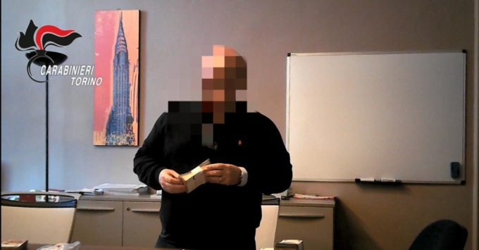 Riciclaggio, frodi, false fatturazioni bancarie e fittizie intestazioni di beni: 14 arresti a Torino