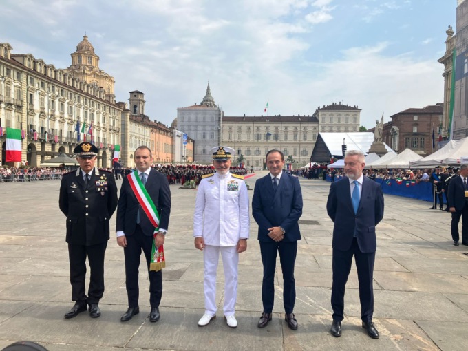 Torino, il presidente Mattarella in visita per giuramento allievi Carabinieri