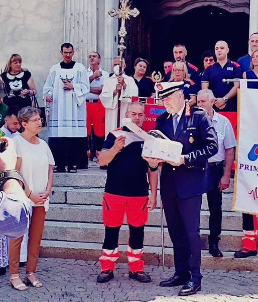 Forze dell’ordine sotto il segno dell’Avis: consegnati defibrillatori