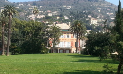 Genova, fotografa di nascosto le parti intime delle ragazze. Denunciato
