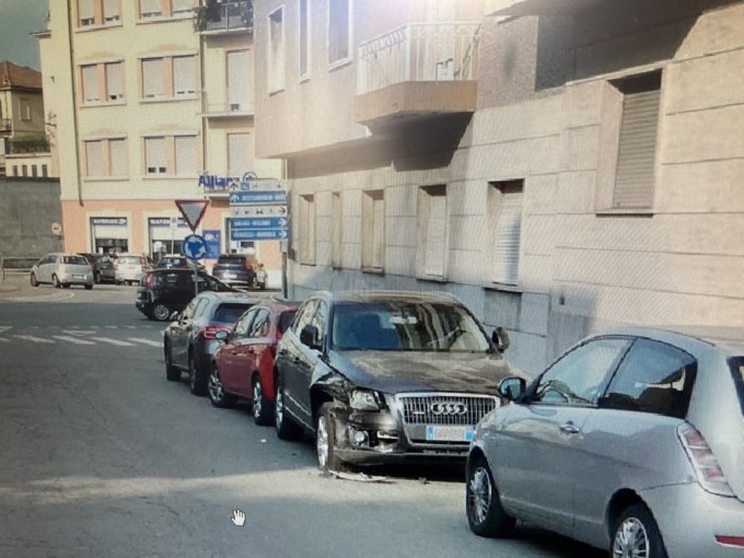 Identificato pirata della strada che aveva tamponato un’auto in sosta in via Parodi
