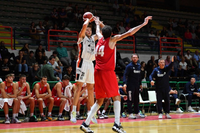 Derthona Basket, sconfitta in extremis contro Sassari in Supercoppa