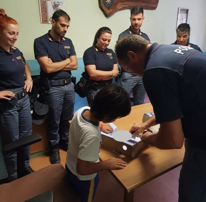 Bardonecchia: rubano giocattolo a un bimbo, la Polizia glielo ricompra