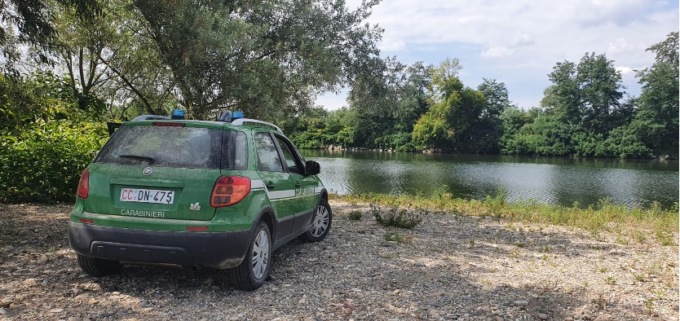 Prelevava abusivamente acqua dal fiume Sesia: sanzionato dai Carabinieri Forestali