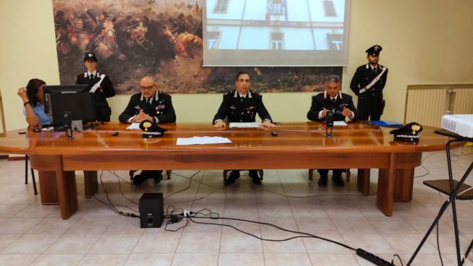 Serravalle Scrivia: appiccano incendio nel condominio per vendicarsi di altri connazionali, tre arresti