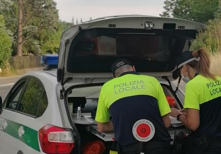 Valenza: commerciante orafo sventa una rapina mentre è in auto