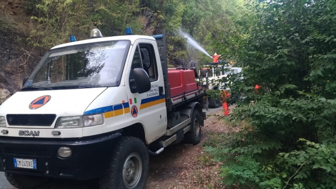Incendio Spigno Monferrato, incessante il lavoro di Vigili del Fuoco, Aib di Merana e Protezione Civile di Acqui Terme
