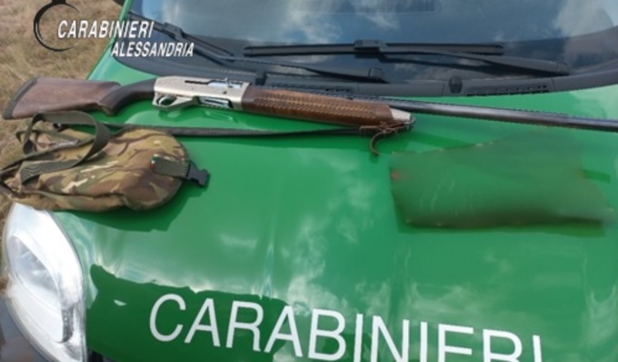 Cacciava animali nonostante il divieto, uomo denunciato