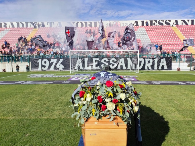 Commozione per l’addio a Mario di Cianni: Il saluto allo stadio Moccagatta