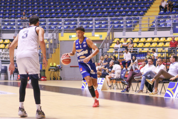Monferrato Basket, esordio casalingo vittorioso contro Cantù