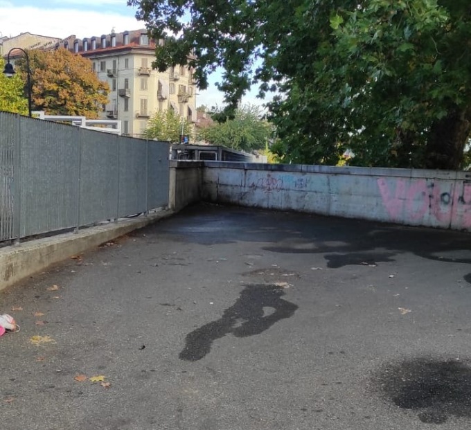 Torino, degrado urbano e accompagnamento sociale: ripulita l’area di fronte alla sede del Sermig