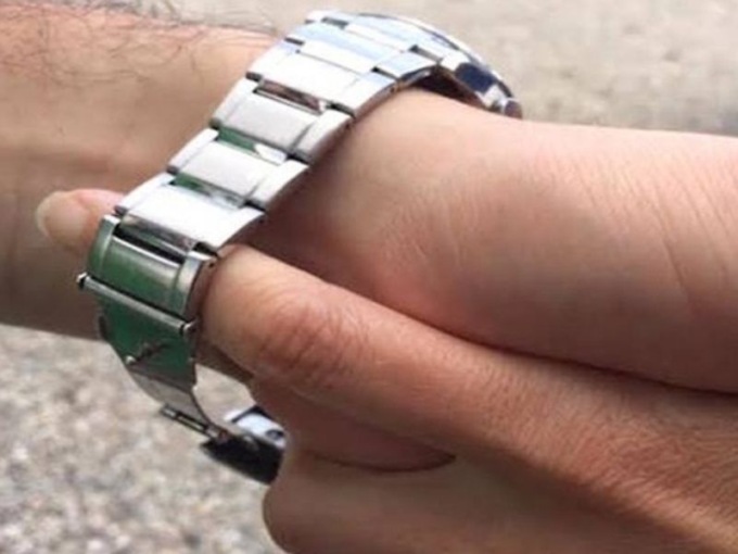 Dopo il furto del Rolex parte l’inseguimento: da Alessandria bloccati nel Pavese
