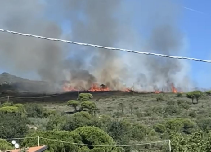 Nuovo incendio divampato sulle alture tra Albenga e Alassio