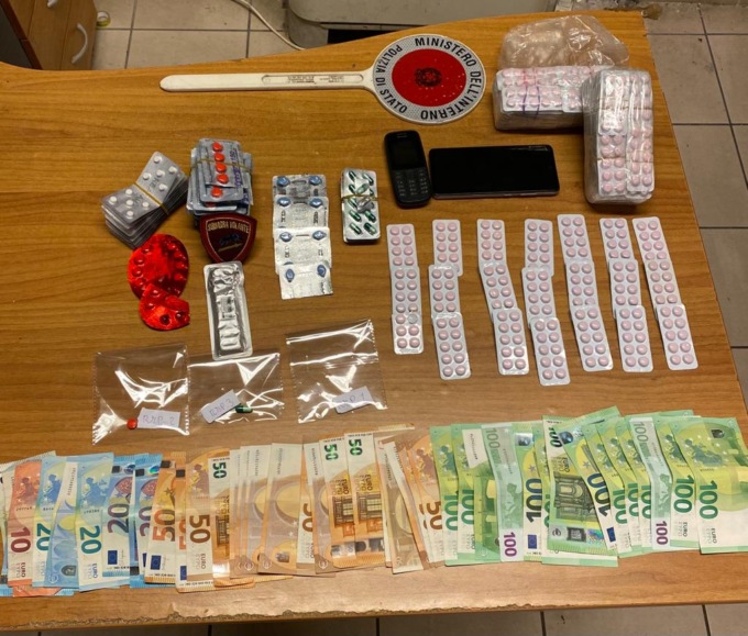 Torino: trovato in possesso di oltre 1200 pasticche contenenti sostanze psicotrope