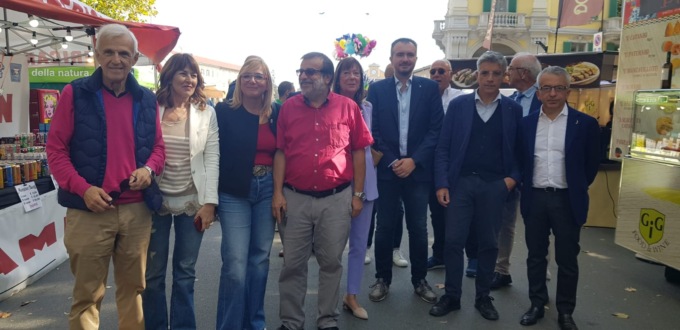 Alessandria, inaugurato il mercato europeo nel viale della Repubblica