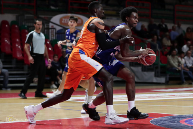 Monferrato Basket, terzo quarto fatale nella trasferta contro Piacenza