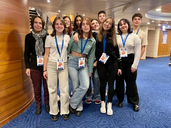 Gli studenti del Rita Levi Montalcini di Acqui Terme imparano i lavori del mare sulla nave-azienda