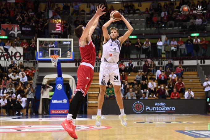 Derthona Basket, pesante successo contro Venezia, è ancora primato