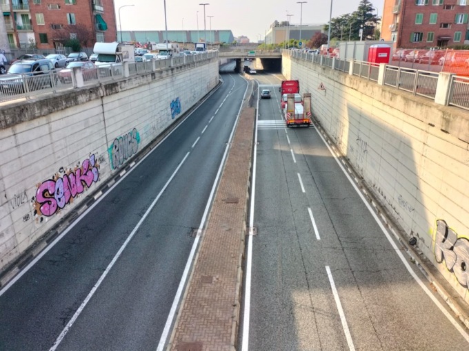 Torino, da lunedì transito ridotto a una corsia nel sottopasso Lingotto