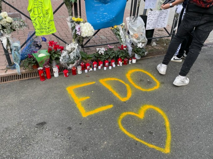 “Un ragazzo pieno di vita, sempre allegro”: il ricordo ai funerali di Edoardo Manesso