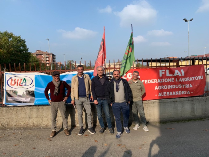 Tolti gli striscioni contro i Toksoz: nuova aria di fiducia alla Pernigotti di Novi