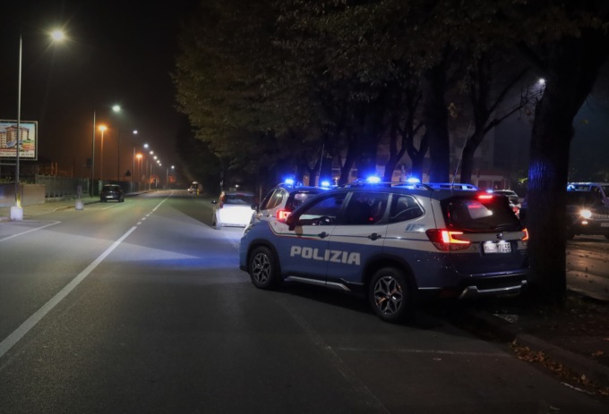 Alessandria: si dà alla fuga dopo l’alt della Polizia e si schianta contro un veicolo in sosta