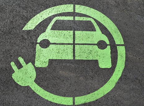 Alessandria chiude alle auto elettriche ed è polemica