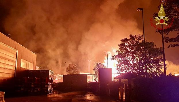 Incendio Villastellone, il centro rifiuti di Azzurra srl non ha registrato nessun danno