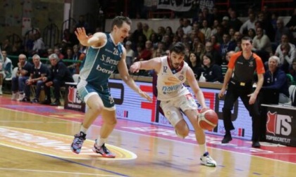 Monferrato Basket, caduta esterna sul parquet della Vanoli Cremona