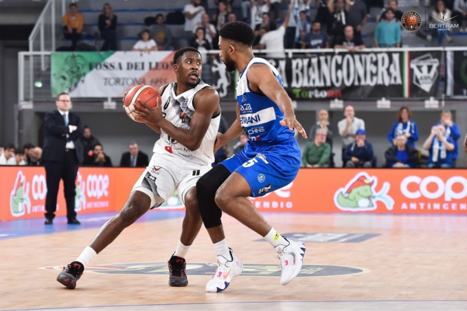 Derthona Basket, successo casalingo in volata contro Napoli