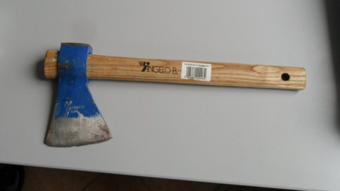 Torino, minaccia con un’ascia un suo conoscente: arrestato un 21enne