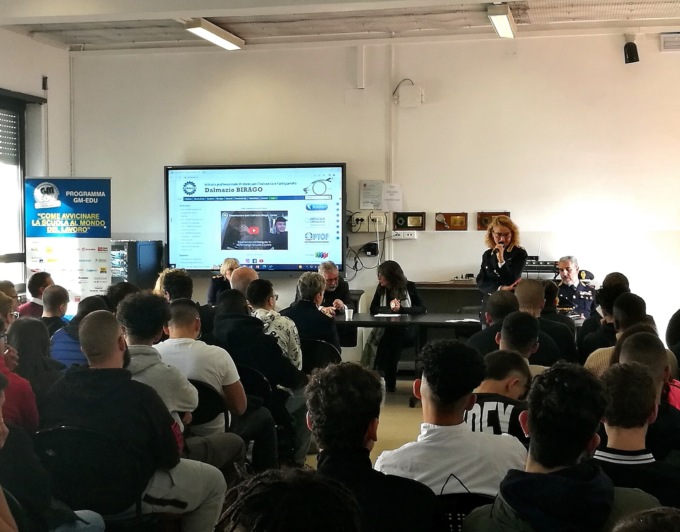 Torino, il Questore Vincenzo Ciarambino incontra i ragazzi dell’Istituto Birago per parlare di legalità