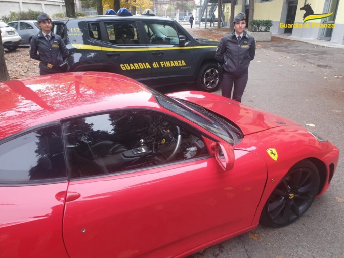 Gdf Asti, Operazione “Cavallino”: sequestrata una falsa Ferrari F430