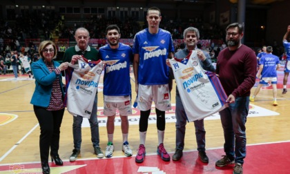 Settimana della Ricerca: all'asta le canotte autografate da Redivo e Martinoni del Monferrato Basket