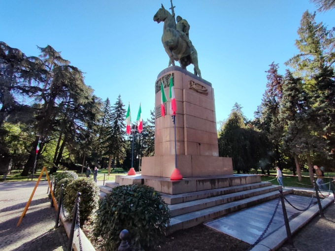 Giornata delle Forze Armate, anche Alessandria davanti al Monumento ai Caduti