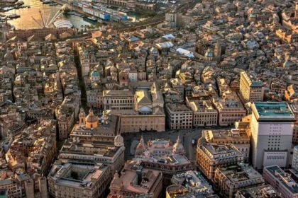 Genova, turista francese di 14 anni aggredita in centro: fermata una donna