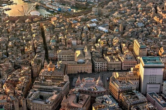 Genova, gli inquilini si lamentano dell’impianto idrico ma la proprietaria li lascia in strada