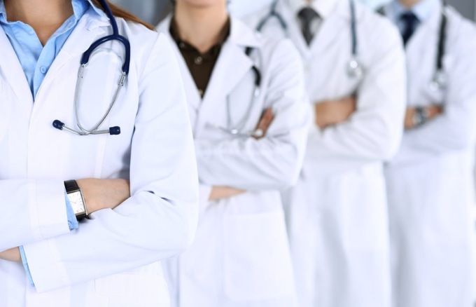 La grande fuga dei medici: mancano 30.000 camici bianchi in Italia