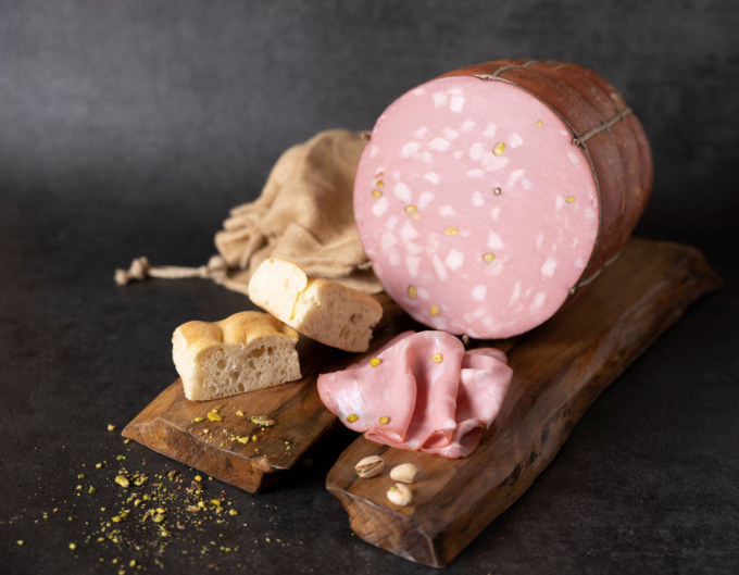 Attenzione alla mortadella, nei tranci del marchio Veroni è allarme listeria