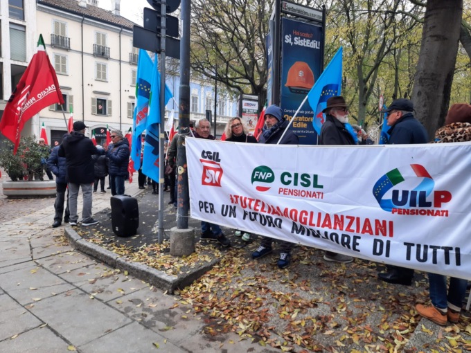 Pensionati in piazza ad Alessandria contro le politiche regionali sulla categoria