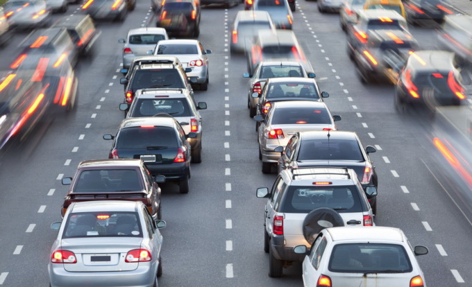 Al via il primo esodo estivo da bollino rosso su strade e autostrade