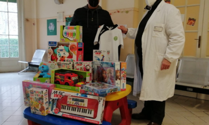 Donati giocattoli, origami e un presepe all’ospedale Infantile di Alessandria