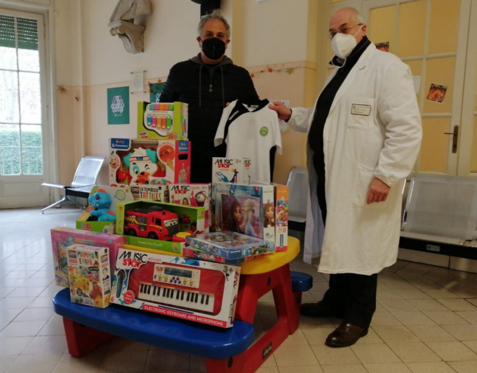 Donati giocattoli, origami e un presepe all’ospedale Infantile di Alessandria