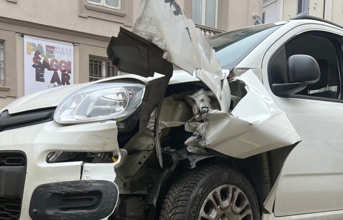 Alessandria, incidente in piazza della Libertà, un ferito