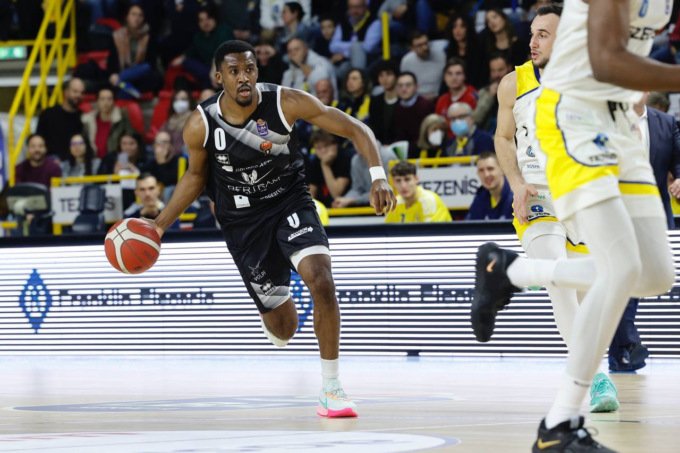 Derthona Basket, tonfo casalingo in volata contro Sassari